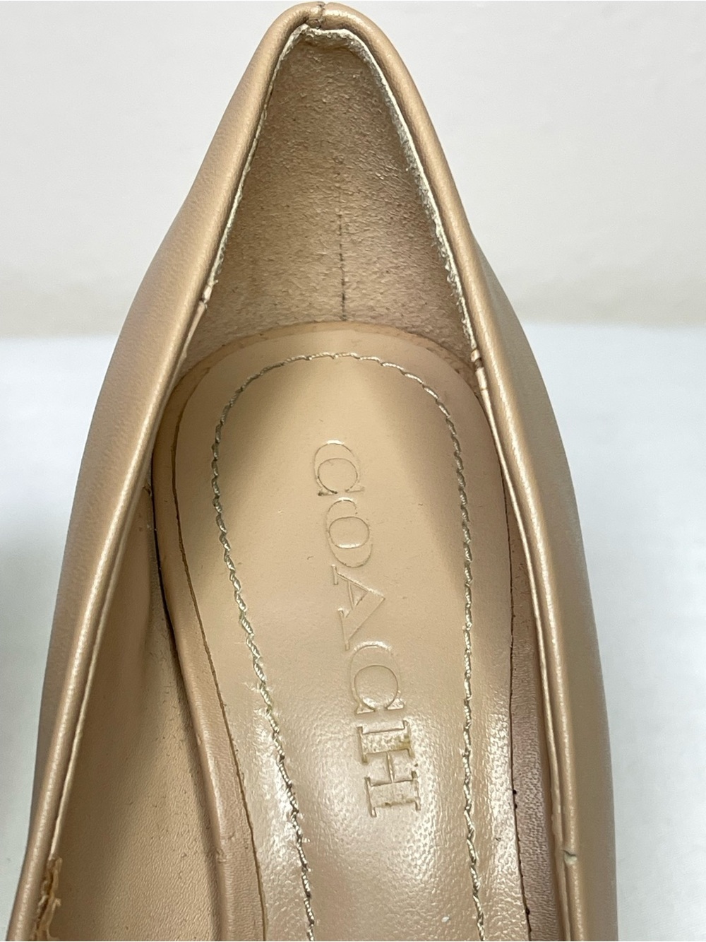 Coach Women’s Waverly Beachchain Pumps in Neutral Beige - Picture 9 of 14